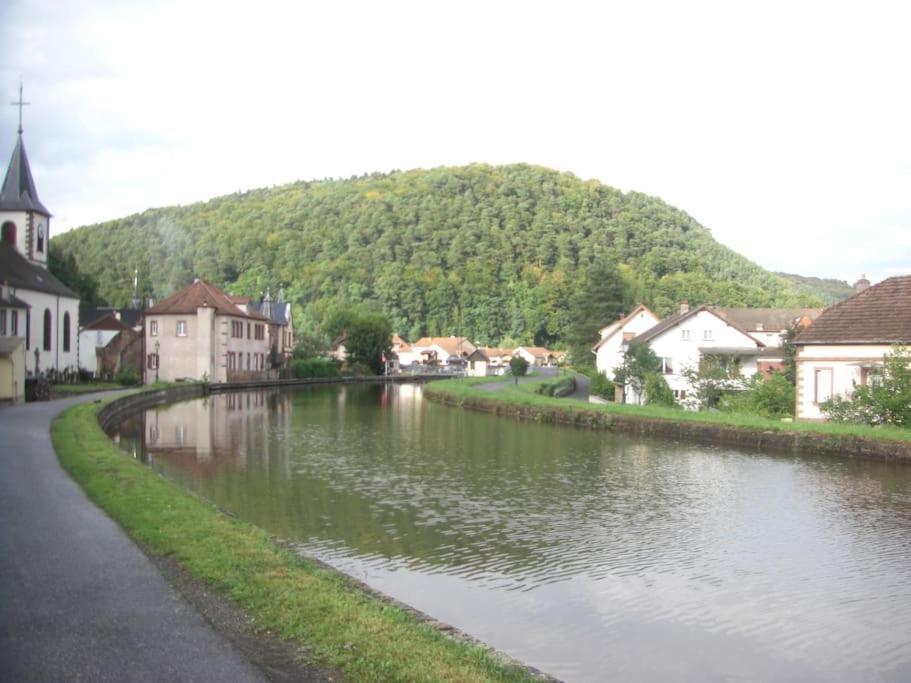 Gite Du Chateau Lutzelbourg Extérieur photo